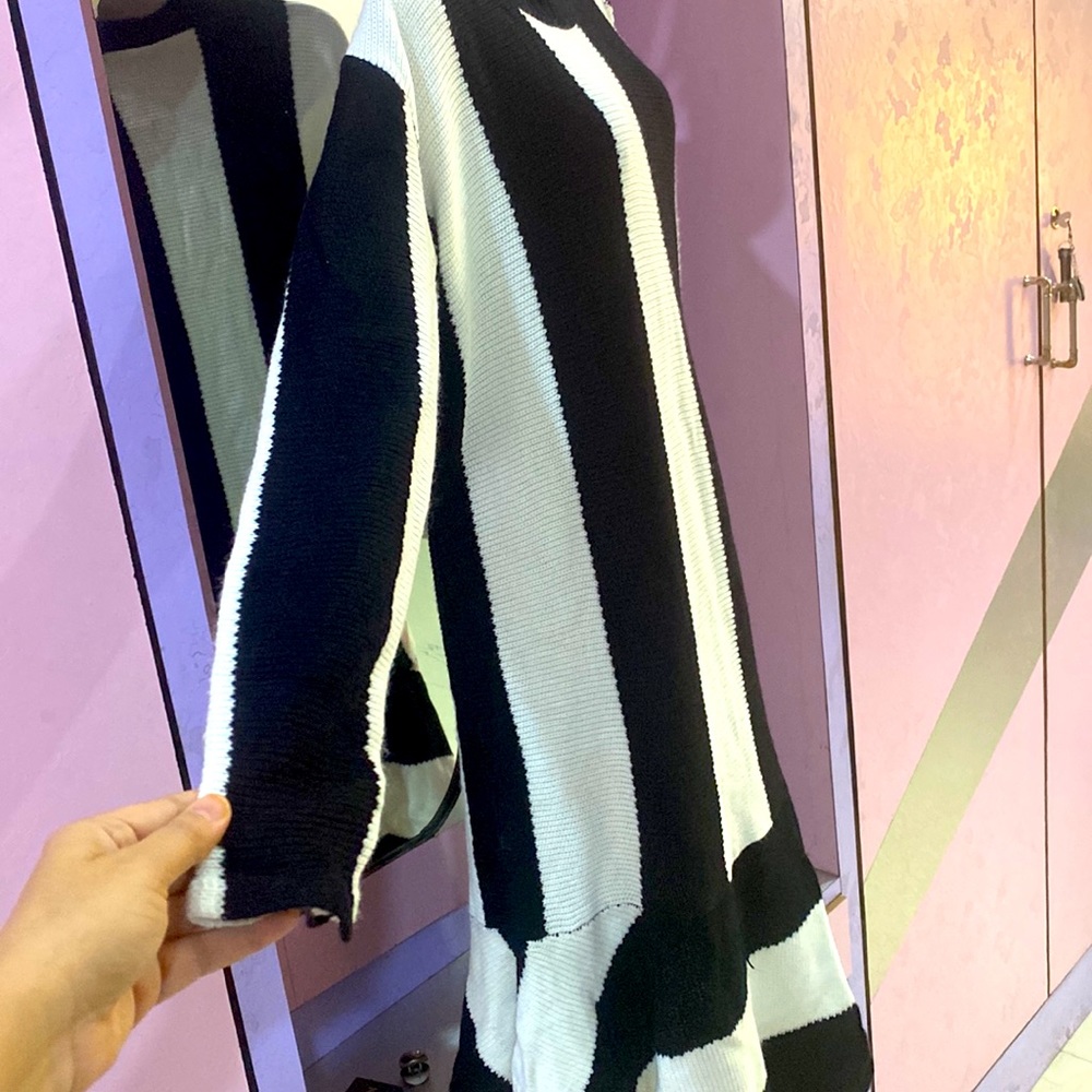 Beautiful ribbed trending stretchable top,looks absolutely stunning, - Picture 7 of 9
